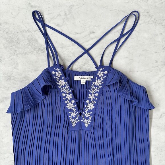 Takara Women's Large Embroidered Floral Pleated Blue V-Neck Tank Top Sleeveless - Picture 10 of 10